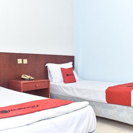 Hotel Reddoorz Near Kampung Warna Warni Malang Esterno foto