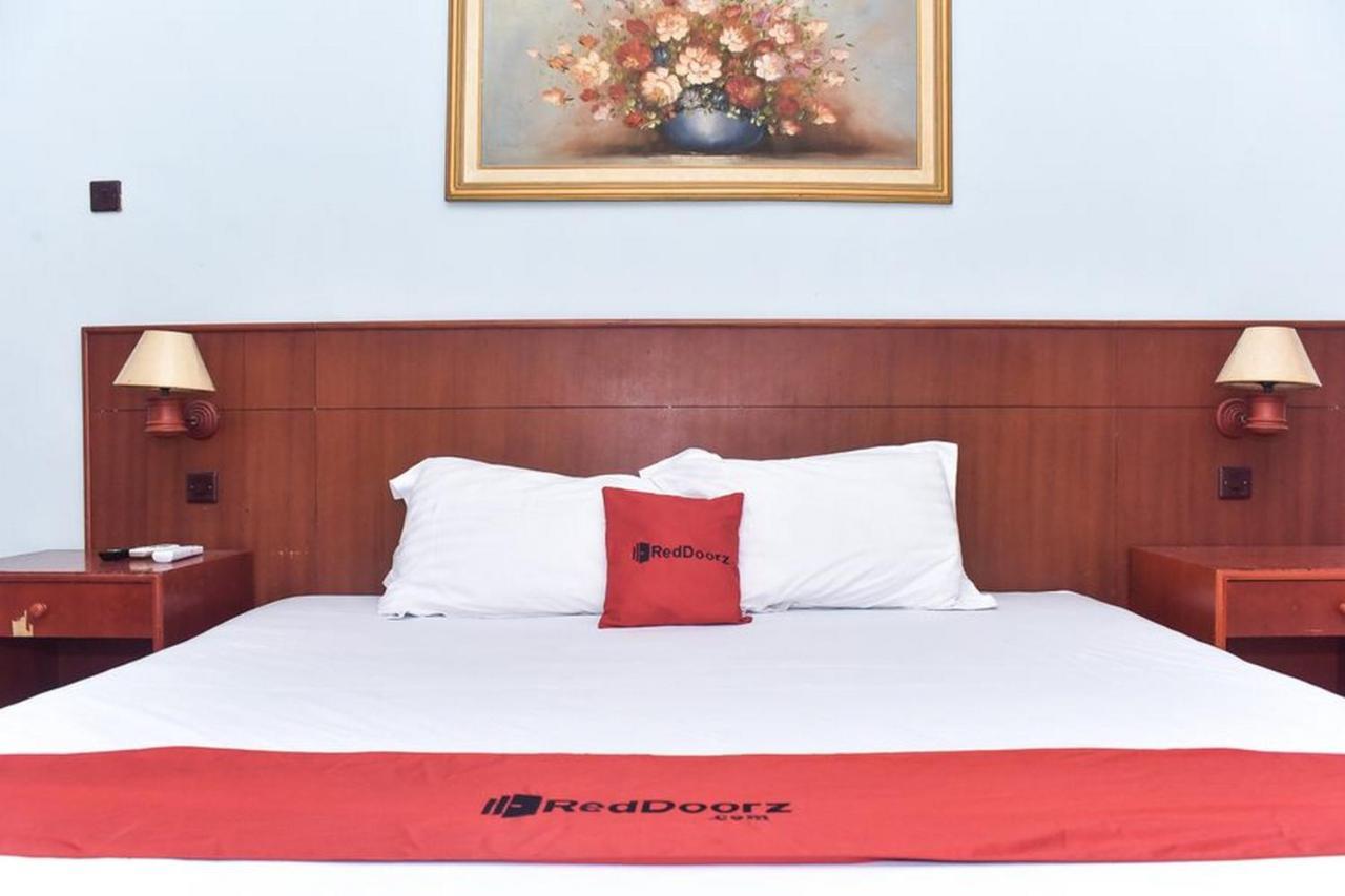 Hotel Reddoorz Near Kampung Warna Warni Malang Esterno foto