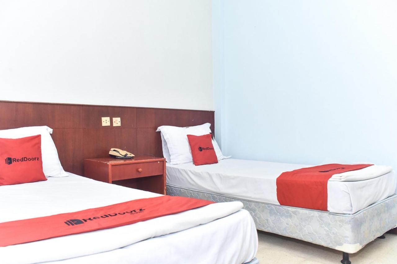 Hotel Reddoorz Near Kampung Warna Warni Malang Esterno foto