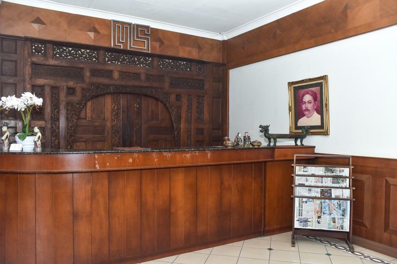 Hotel Reddoorz Near Kampung Warna Warni Malang Esterno foto