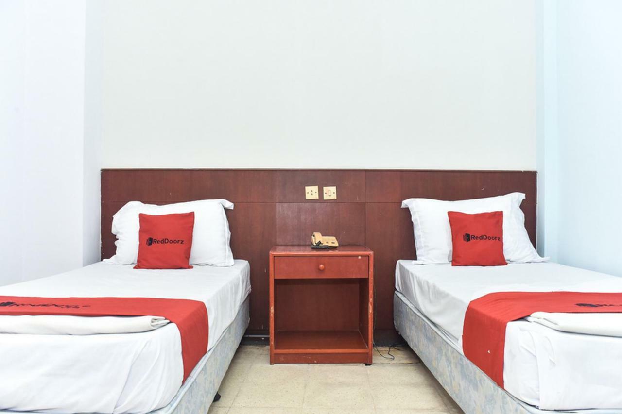 Hotel Reddoorz Near Kampung Warna Warni Malang Esterno foto