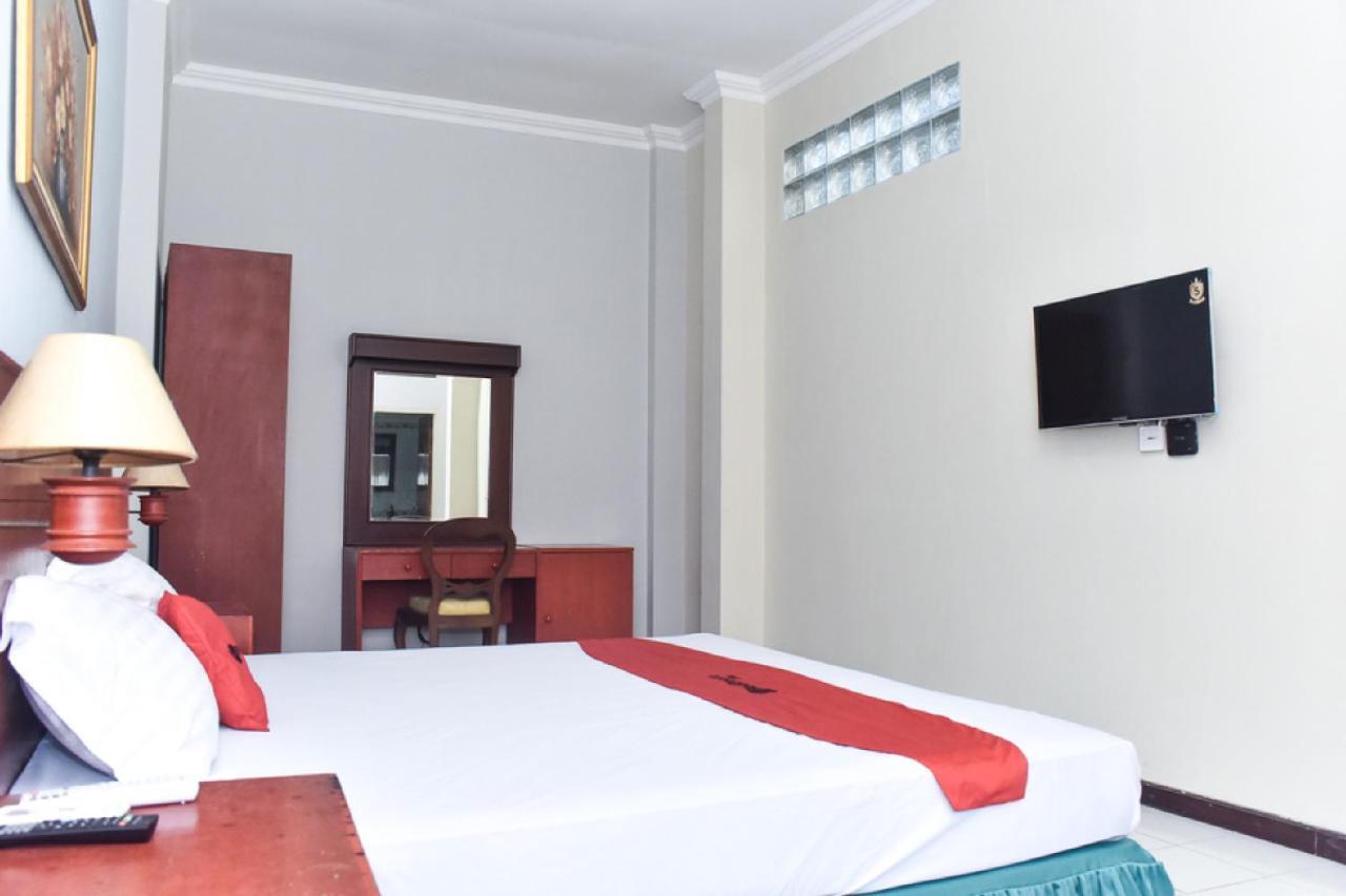 Hotel Reddoorz Near Kampung Warna Warni Malang Esterno foto