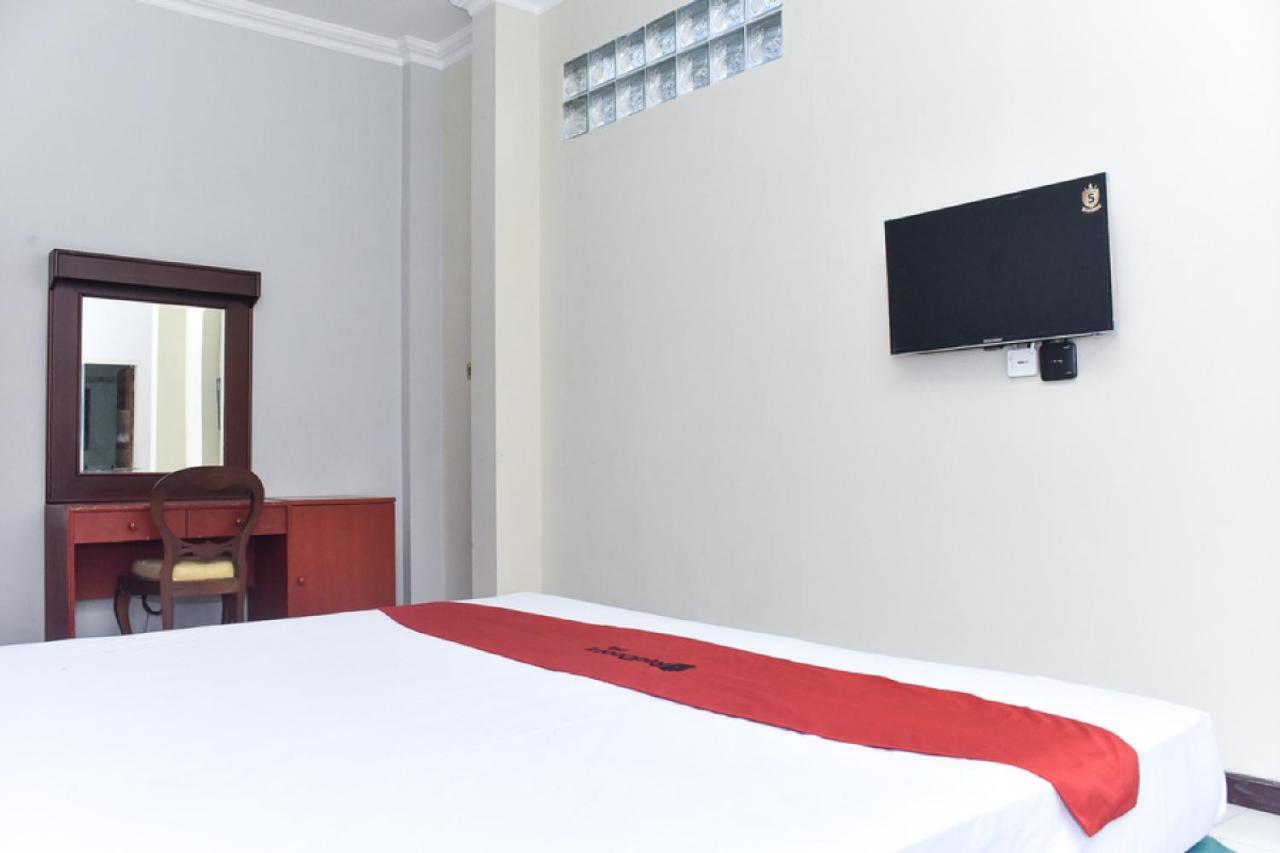 Hotel Reddoorz Near Kampung Warna Warni Malang Esterno foto